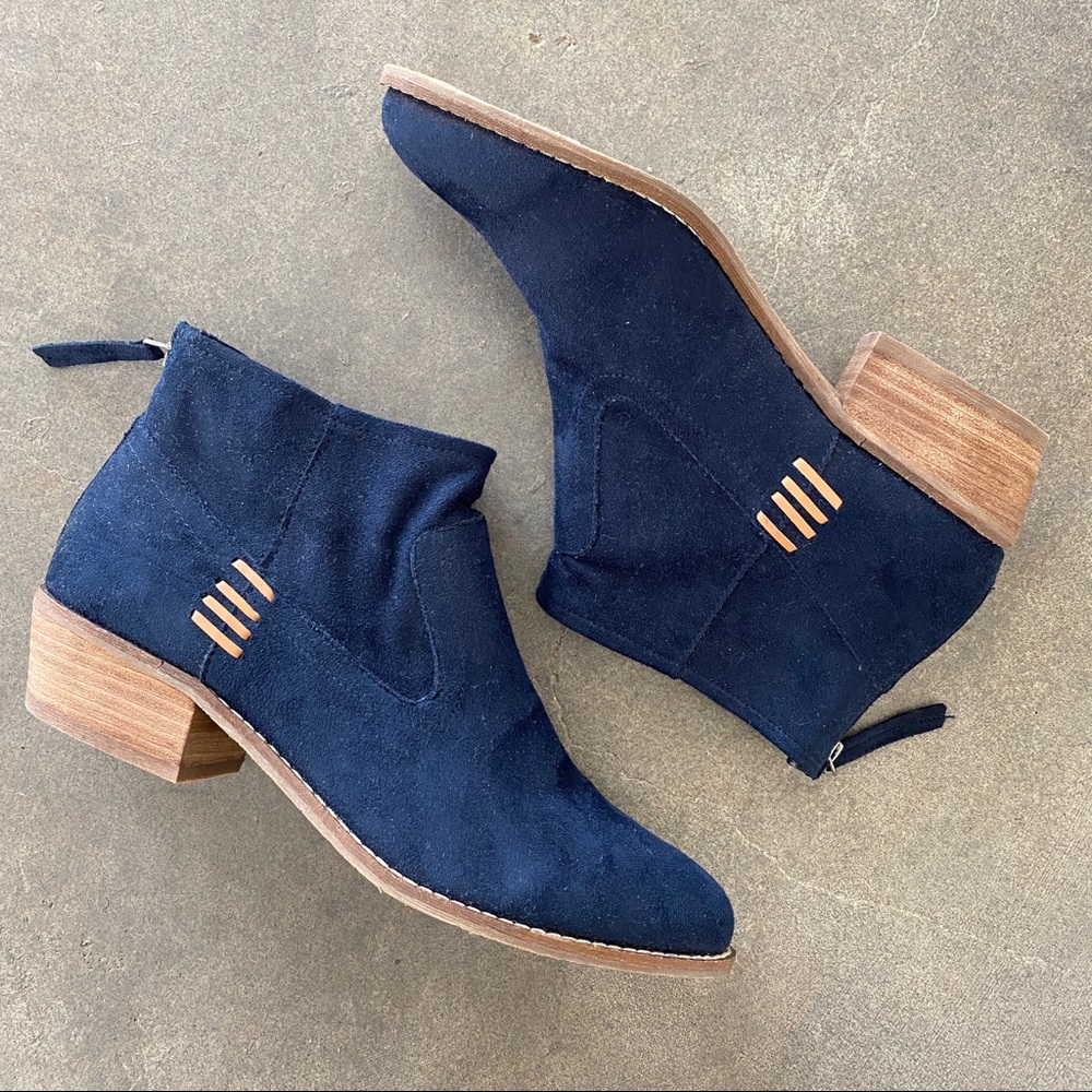 Dolce Vida DV8 Calina Ankle Bootie - 8 NWT - Navy